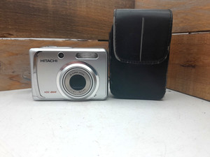 Hitachi Digital Camera HDC-861E 8.0MP Silver with 1GB SD Memory Card. VGC