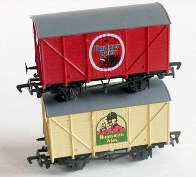 RATIO (SPUR OO) 2 X WAGGONS HUNTSMAN ALES / BADGER BEER (UNVERPACKT)
