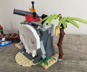 Lego 70411 Treasure Island Pirates Set With Instructions 99% Complete Shark