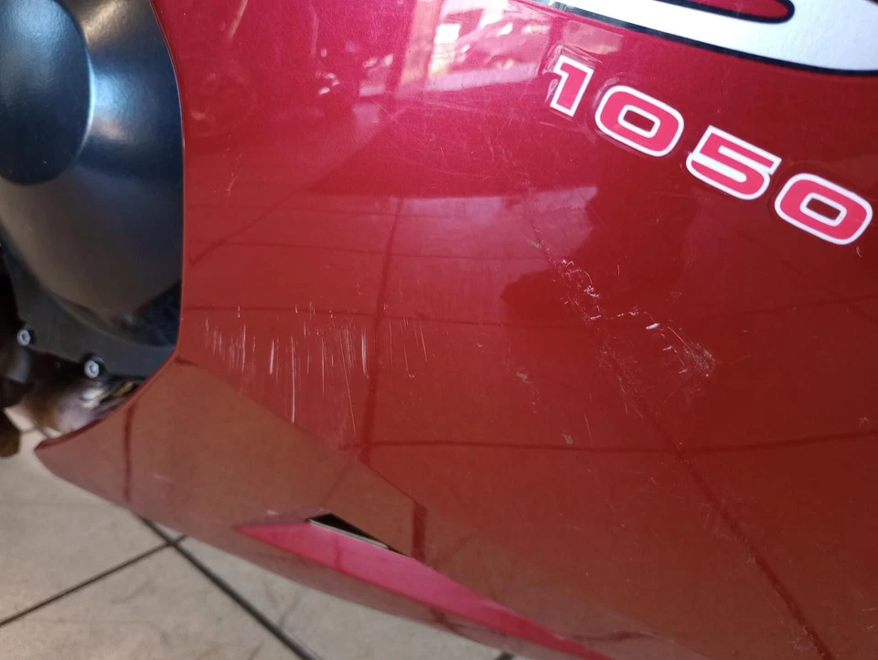 Triumph Sprint St 1050 Sprint St 1050 2005 ABS carenado inferior derecho Foto 4 de 4