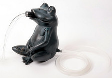 POND SPITTER FROG GARDEN WATER FOUNTAIN FEATURE STATUE 1.5m HOSE NEW