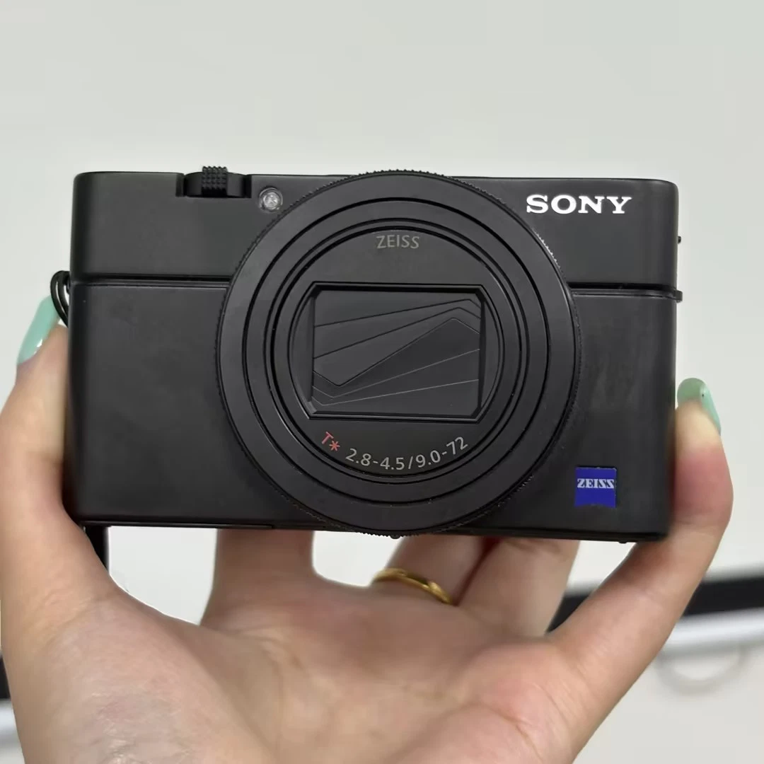 Sony Cyber-shot DSC-RX100 VII Digital Cameras with Built - in Wi