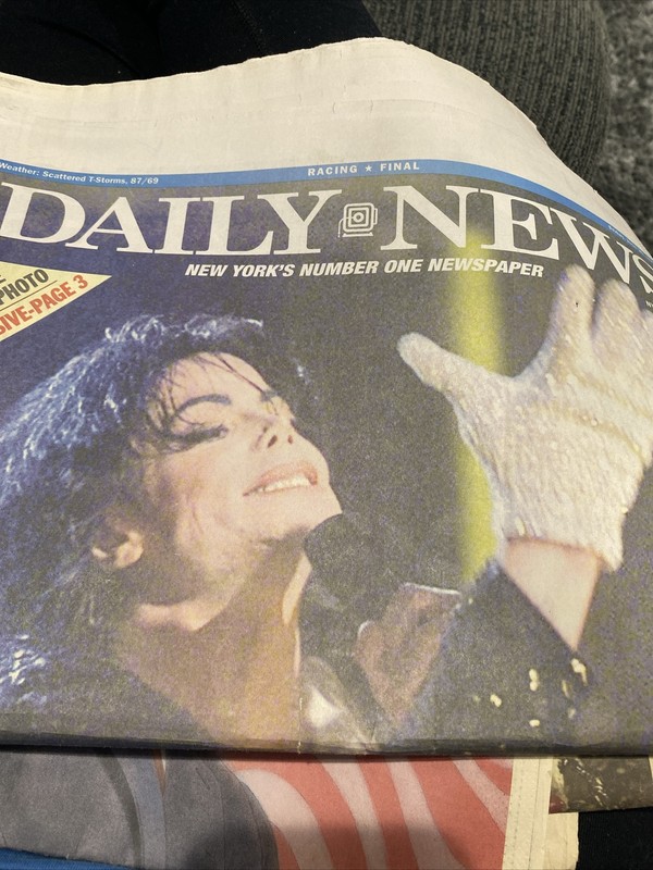 NEW YORK DAILY NEWS JUNE 26 2009 - KING OF POP DEAD - MICHAEL JACKSON EXCULSIVE