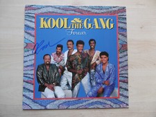 Robert "Kool" Bell Autogramm signed LP-Cover "Kool & The Gang - Forever" Vinyl