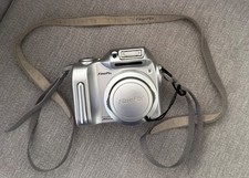 Fujifilm FinePix 2800 Zoom 2.0MP Digital Camera Silver Nice with Strap
