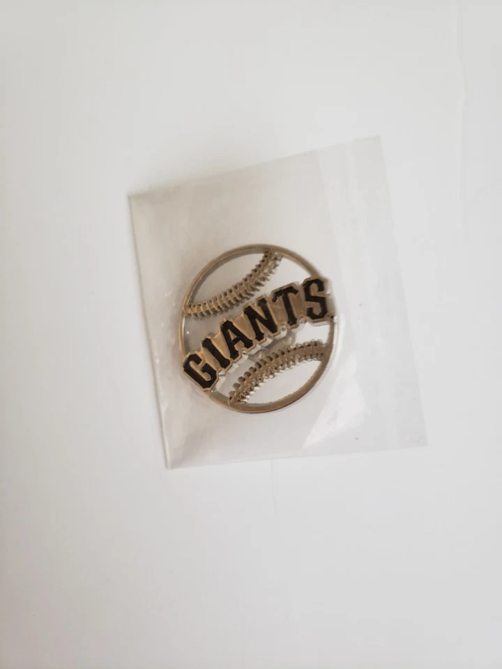 VINTAGE S.F GIANTS ROUND LOGO LAPEL PIN HAT RARE COLLECTABLE TRADING - Image 4 of 4
