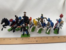 12 Vintage 1971 Britain's LTD Deetail Medieval Knights Horses Made In England