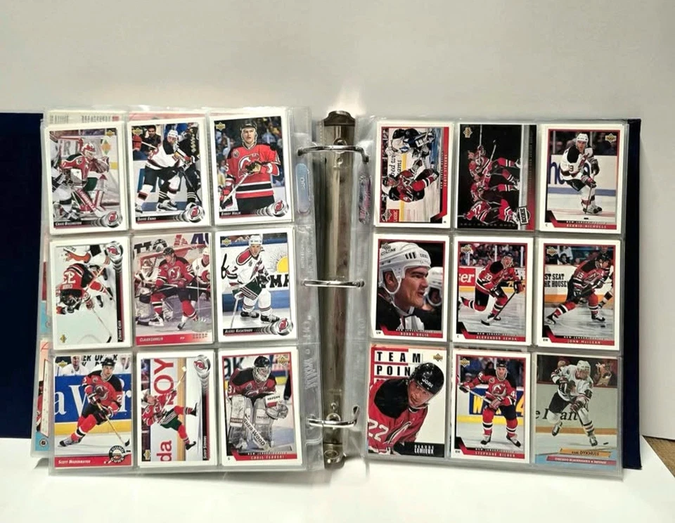Lote de 1200 piezas paquete de tarjetas coleccionables de hockey sobre hielo de la NHL años 90 como nuevo casi nuevo juegos de insertos de carpeta Foto 4 de 4