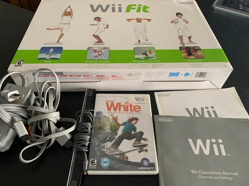 LOT De 10 Jeux Wii - Inclut SPORT, KARATE, SKATE, TENNIS, W12, SUMMER ATHLETICS, PES 2008