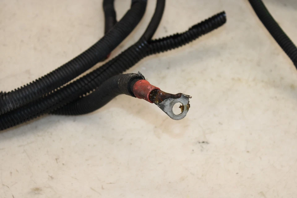 Cabo de bateria positivo Pontiac Solstice GXP 2.0L 2007-2009 FABRICANTE DE EQUIPAMENTO ORIGINAL NA44 - Imagem 2 de 4