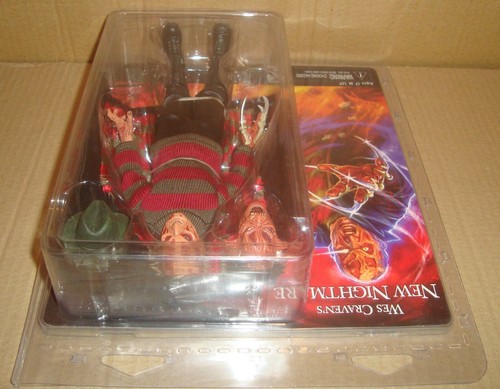 NECA 8" CLOTHED ACTION FIGURE WES CRAVEN'S NEW NIGHTMARE FREDDY KRUEGER NECA - Picture 5 of 8
