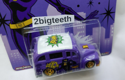 Hot Wheels DC Comics Batman Pop Culture School bus Busted Catwoman