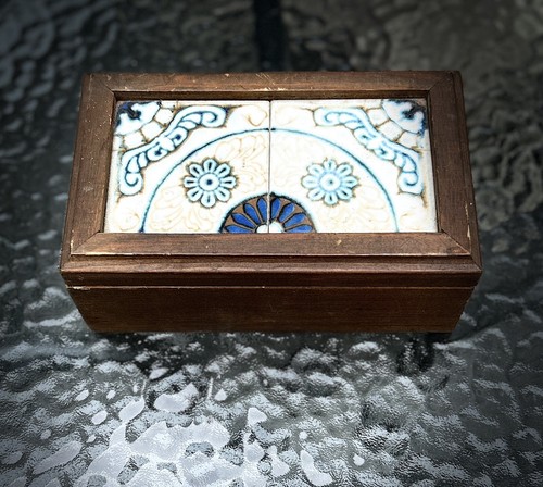 CLEARANCEVintage Wooden Box: w/ lovely Tile Inlay. Trinket, Jewelry. Tobacco Box