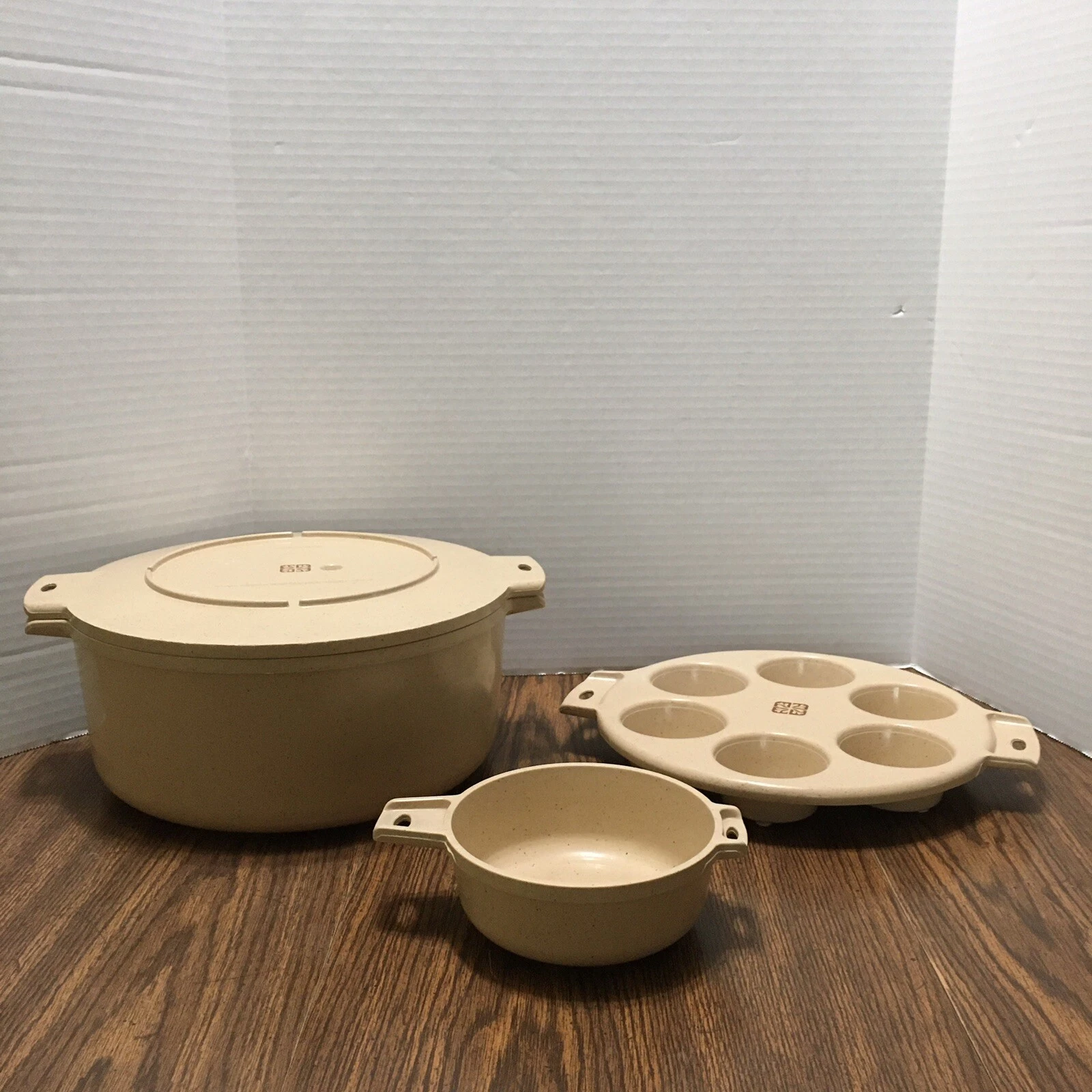 LittonWare Dutch Oven 5 Qt w/Lid + Muffin Pan +Small Bowl- Microwave-Convection