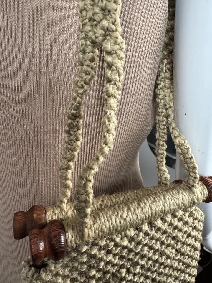 Bandolera Macramé Tejida a Mano con Asas de Madera y Detalles de Flecos Bei Natural Foto 4 de 4