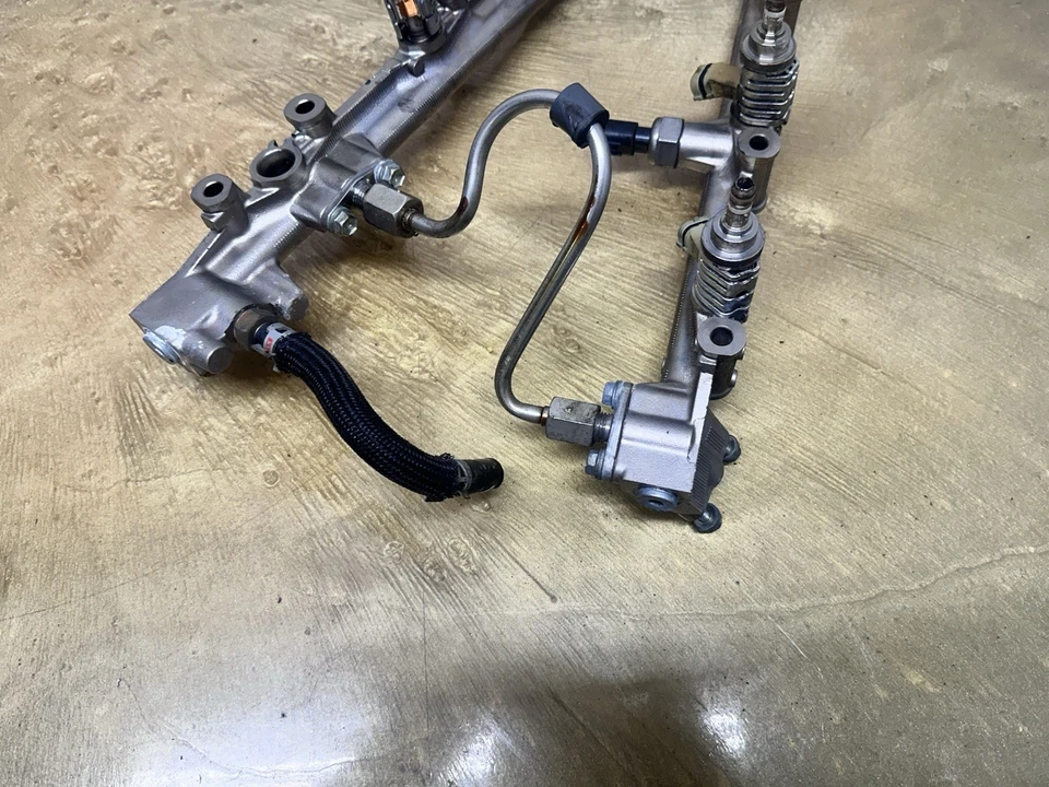 07-17 Lexus LS460 lower High Pressure fuel rail W/ 5 injectors RH LH OEM 👍 Foto 4 de 4