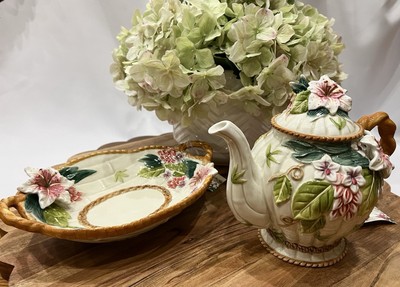 Corner Ruby Botanical Collection Teapot & Serving Dish Set 3D Spring Flowers NWT