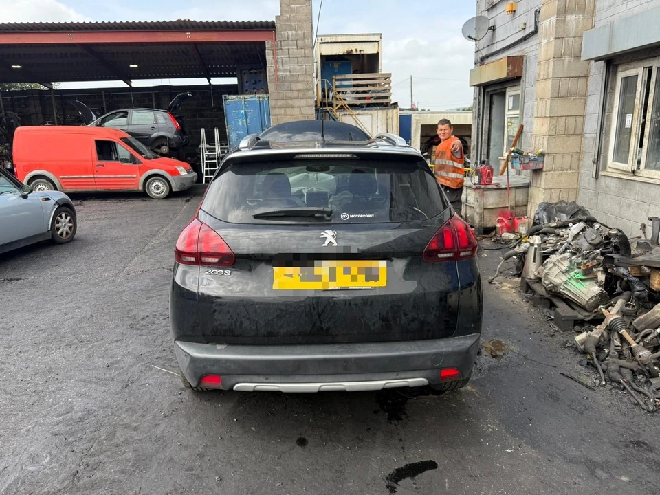 PEUGEOT 2008 HATCHBACK 5 PUERTAS MK1 (Ph2) (A94) 2019 negro *rotura* repuestos coche Foto 2 de 4