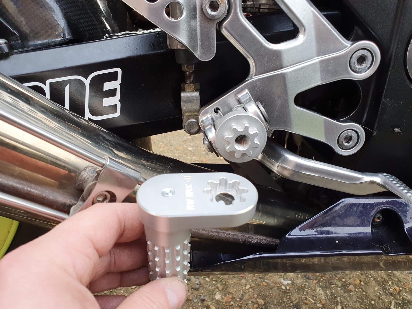 TRIUMPH 1050 SPEED TRIPLE Adjustable Front Rest Foot Peg Lowering Kit