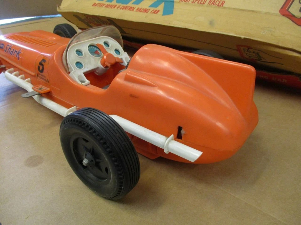 Vintage Remco Shark Battery Powered Indy Tether Car  with Box - Image 4 of 4