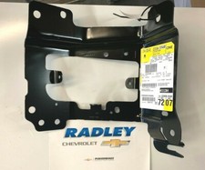 New OEM GM Front Bumper Outer Bracket LH 14-15 Chevrolet Silverado 23365568 B166