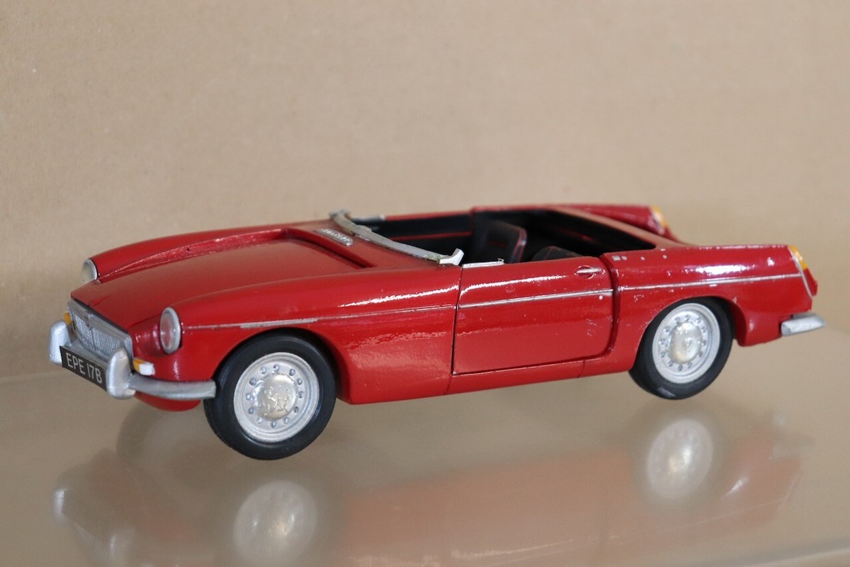CORGI ARCHIVE PRE PRODUCTION MODEL MG B TARTAN RED 1/18 SCALE nv