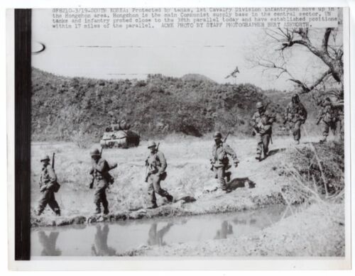 1951 1° carro armato Sherman cavalleria Hongchon area Corea telefoto stampa originale - Foto 1 di 2