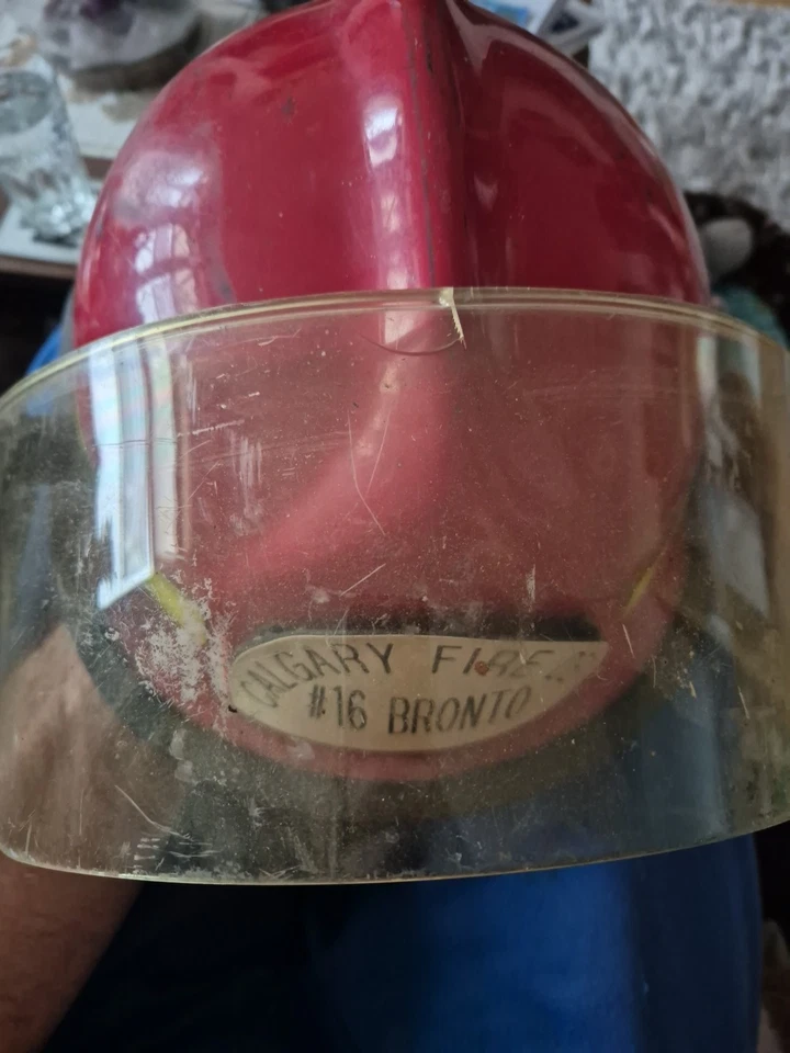 Feuerwehrhelm Kanada Helm Feuerwehr Fire Dept. Calgary #16 BRONTO Amerika USA - Bild 4 von 4