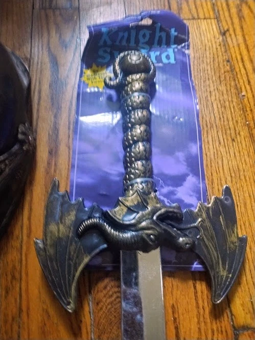 Dragon Warror Casco Dorado Espada Escudo Disfraz Infantil Plástico Foto 4 de 4