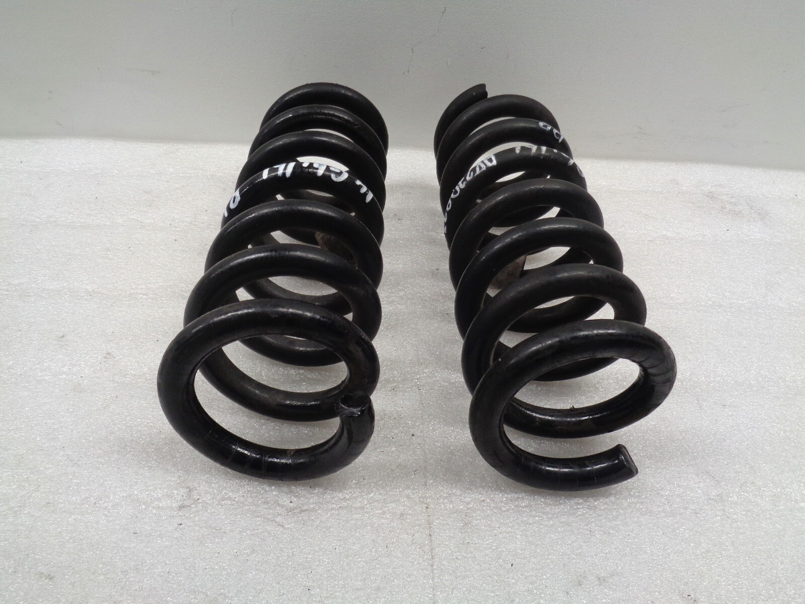 14-17 Maserati Ghibli Rear Left & Right Suspension Coil Spring Set OEM AK2308273