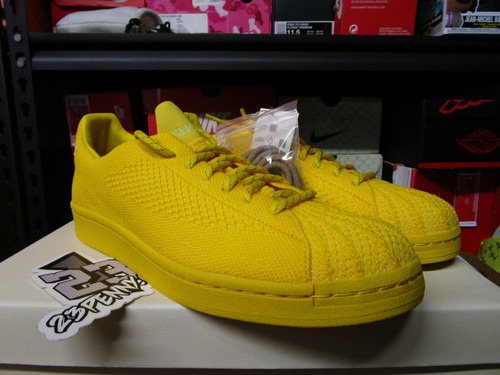 superstar primeknit men yellow