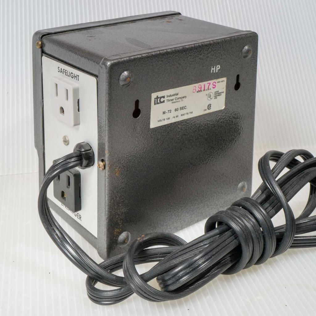 Time-O-Lite M-72 Darkroom Timer brille dans la chambre noire