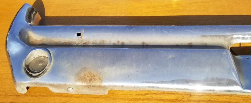 Parachoques trasero parte Pontiac Grand Prix 1963 y Bonneville Foto 2 de 4