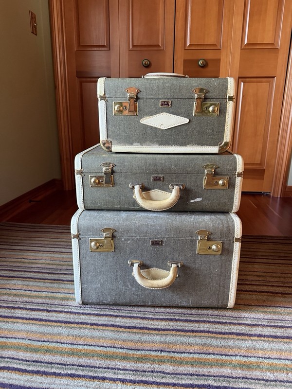 Train Case, Middle And Large 50’s Luggage Airess. Perfect Odorfree.