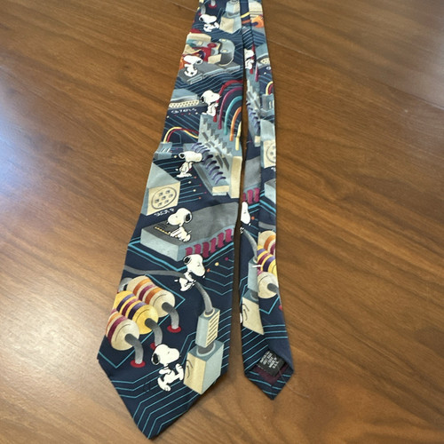 Peanuts Snoopy Blue Necktie "Bugged Out on the Internet" Peanuts Animation