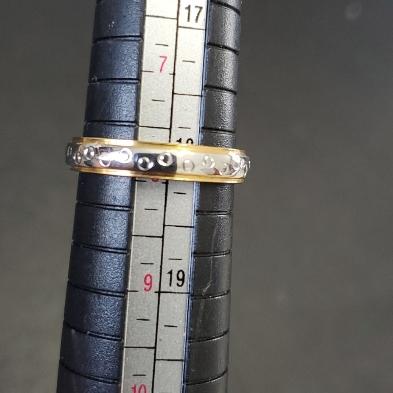 Multi tone ring with circles approximately size 8 - image 7