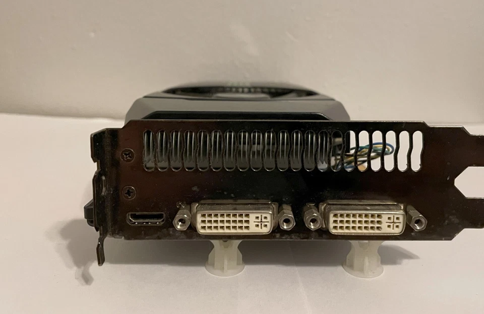 ASUS NVIDIA GeForce GTX 460 (ENGTX460 DIRECTCU/2DI/1GD5) 1GB GDDR5 SDRAM - Image 2 of 4