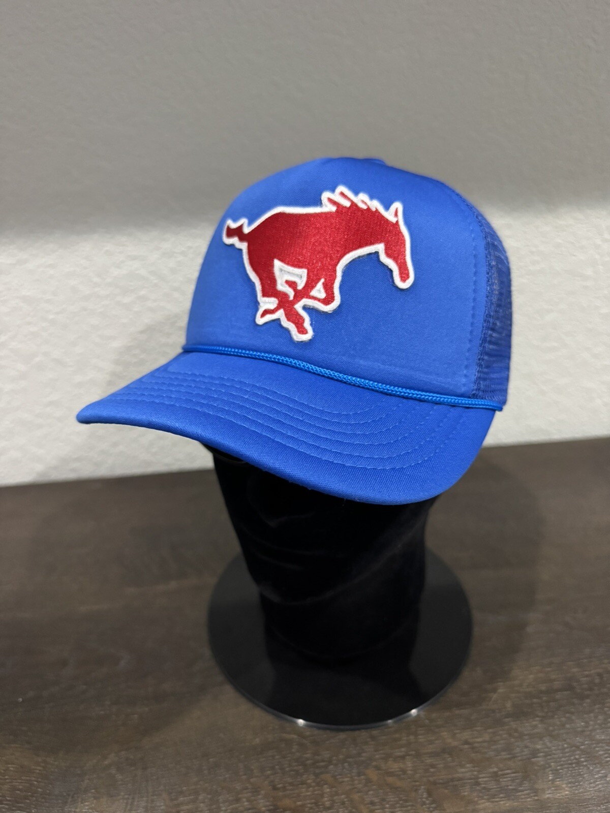 CAPPELLO TRUCKER SMU SOUTH METODIST MUSTANG PONY EXPRESS LOGO ADULTO SNAPBACK NUOVO