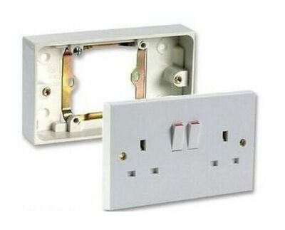 Einzel auf Doppel Steckdose Konverter Aufputz Adapter Box & 2 Gang Twin 13A Steckdose