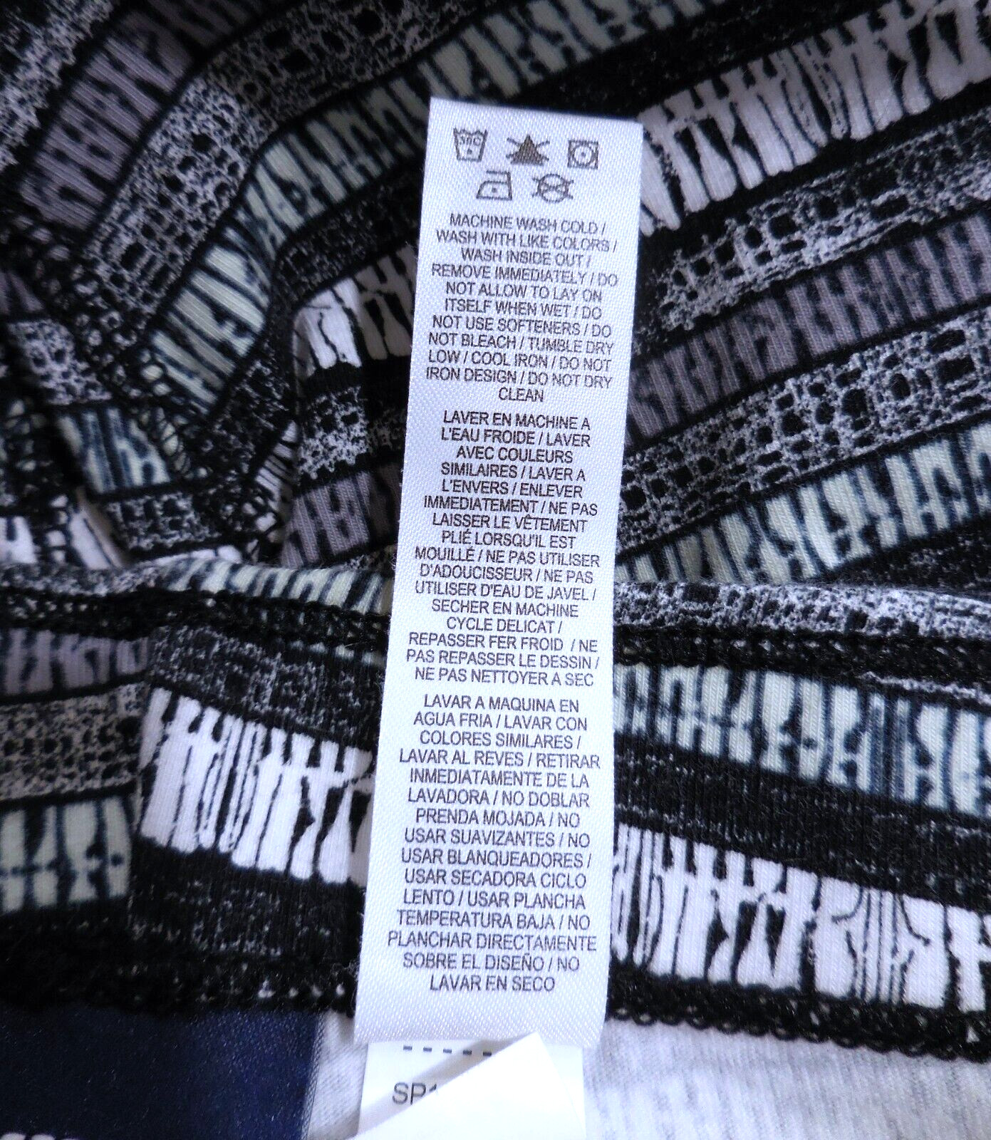 Nike Sportswear Leg-A-See Printed Leggings in Black White Women’s Size S thumbnail 7