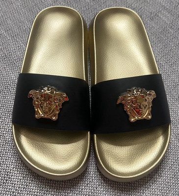 VERSACE MENS LA MEDUSA BLACK GOLD SANDALS  SILDES SIZE 39 IT - 6 US
