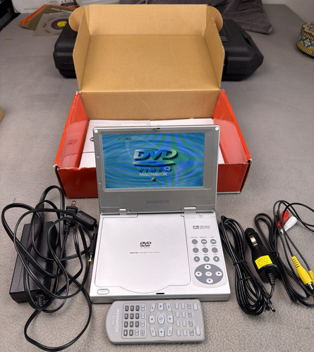 Magnavox MPD700 Portable DVD Player 7 Inch Widescreen Silver Battery Pack Remote