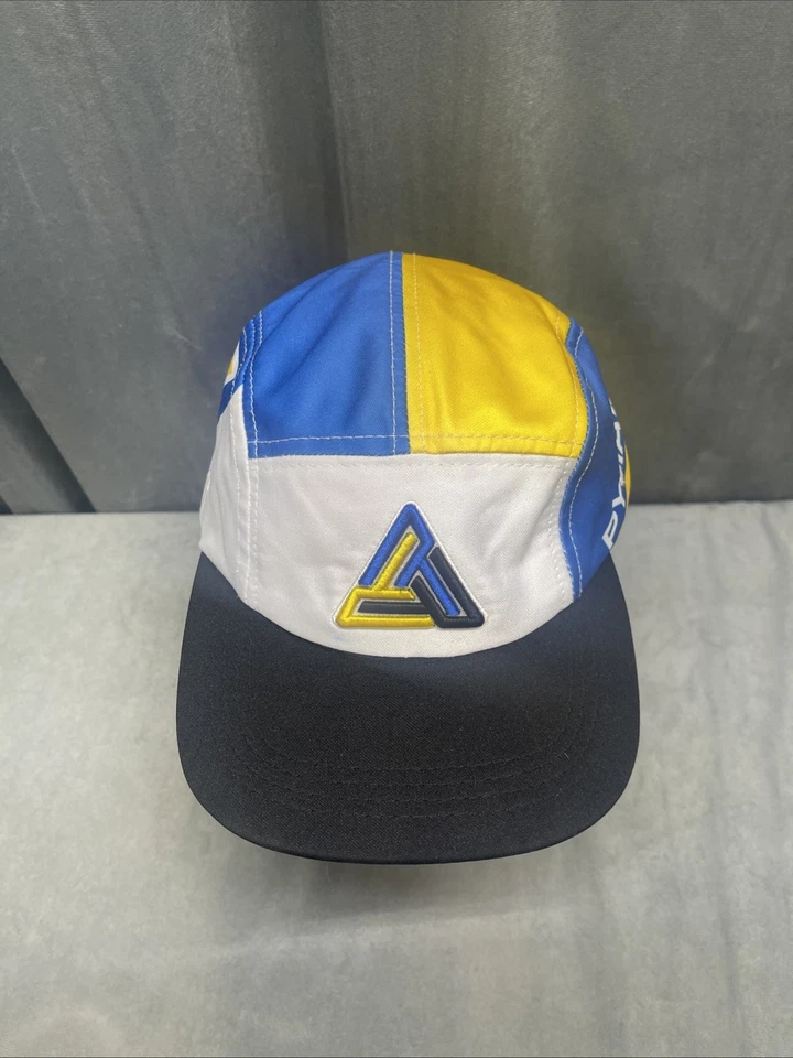 Sombrero cámper bloque logotipo pirámide negro azul amarillo blanco negro marca Chris Brown Foto 4 de 4