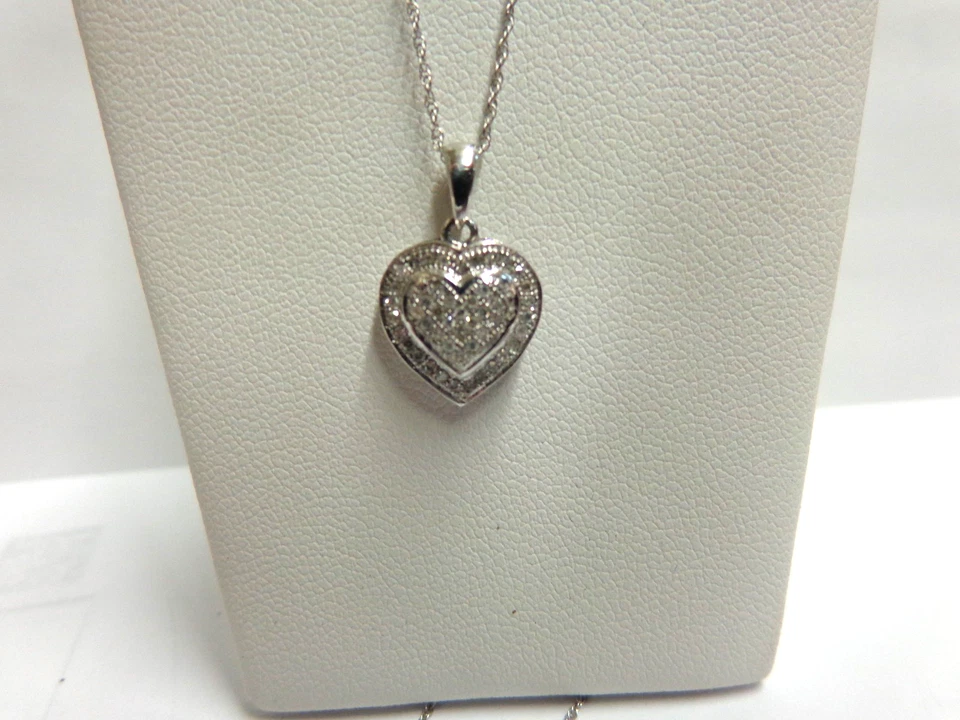 Colar em forma de coração de ouro branco 10kt diamante tamanho 18 polegadas lg peso 1,7 gramas 45 sm diâmetro - Imagem 2 de 4