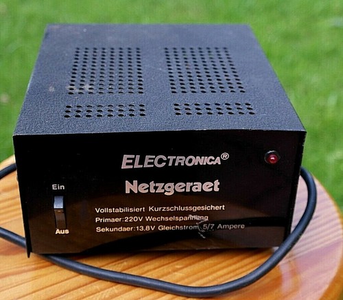 Retro/Vintage Electronica Netzgeraet - 22Ov Power Supply - 13.8V Output - Photo 3/3