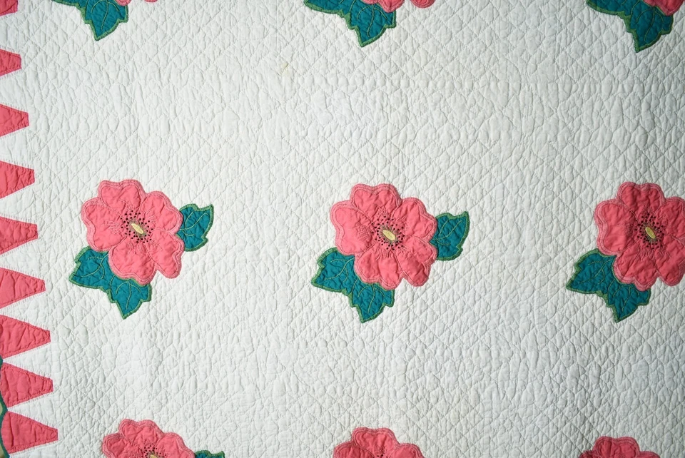 Beautiful Vintage Wild Rose Applique Antique Quilt ~Nice Petal Border! - Image 2 of 4