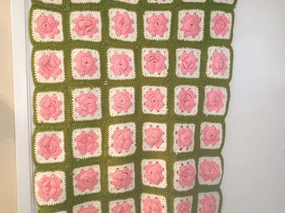 Manta cuadrada para bebé Granny tejida a mano rosa verde blanco roto 51" X 51" Foto 4 de 4