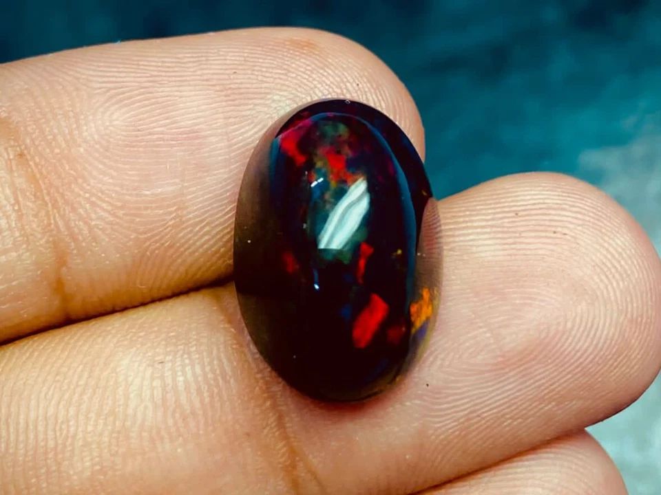 Opala de fogo preto natural formato oval cabochão pedra preciosa solta 5,5 ct 14X10 Rz-304 - Imagem 3 de 4