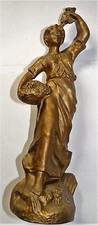 SUPERBE ANCIENNE SCULPTURE EN REGULE DOREE VENDANGEUSE AVEC SA PANIERE 31.5 cm