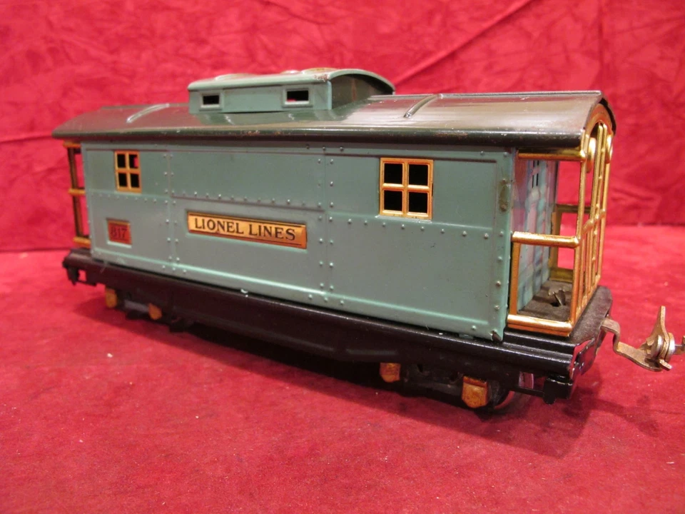 Vintage Lionel Pre-war # 817 green Cupola Caboose  O Gauge - Image 4 of 4
